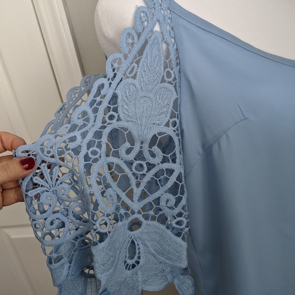 Cold shoulder lace sleeve top - Picture 7 of 8